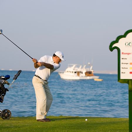 스테이겐버거 알다우 비치 호텔 후르가다 외부 사진 Golfing at the Royal Golf Club, Riffa