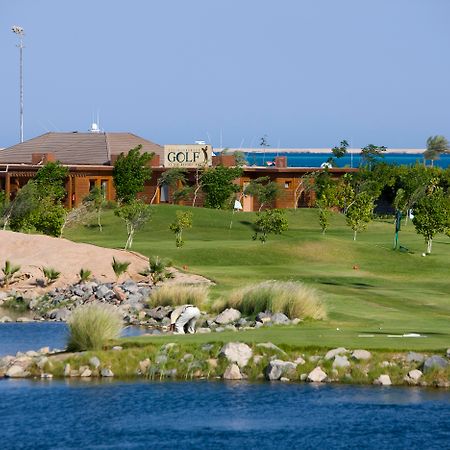 스테이겐버거 알다우 비치 호텔 후르가다 외부 사진 Golf course at the Red Sea Resort
