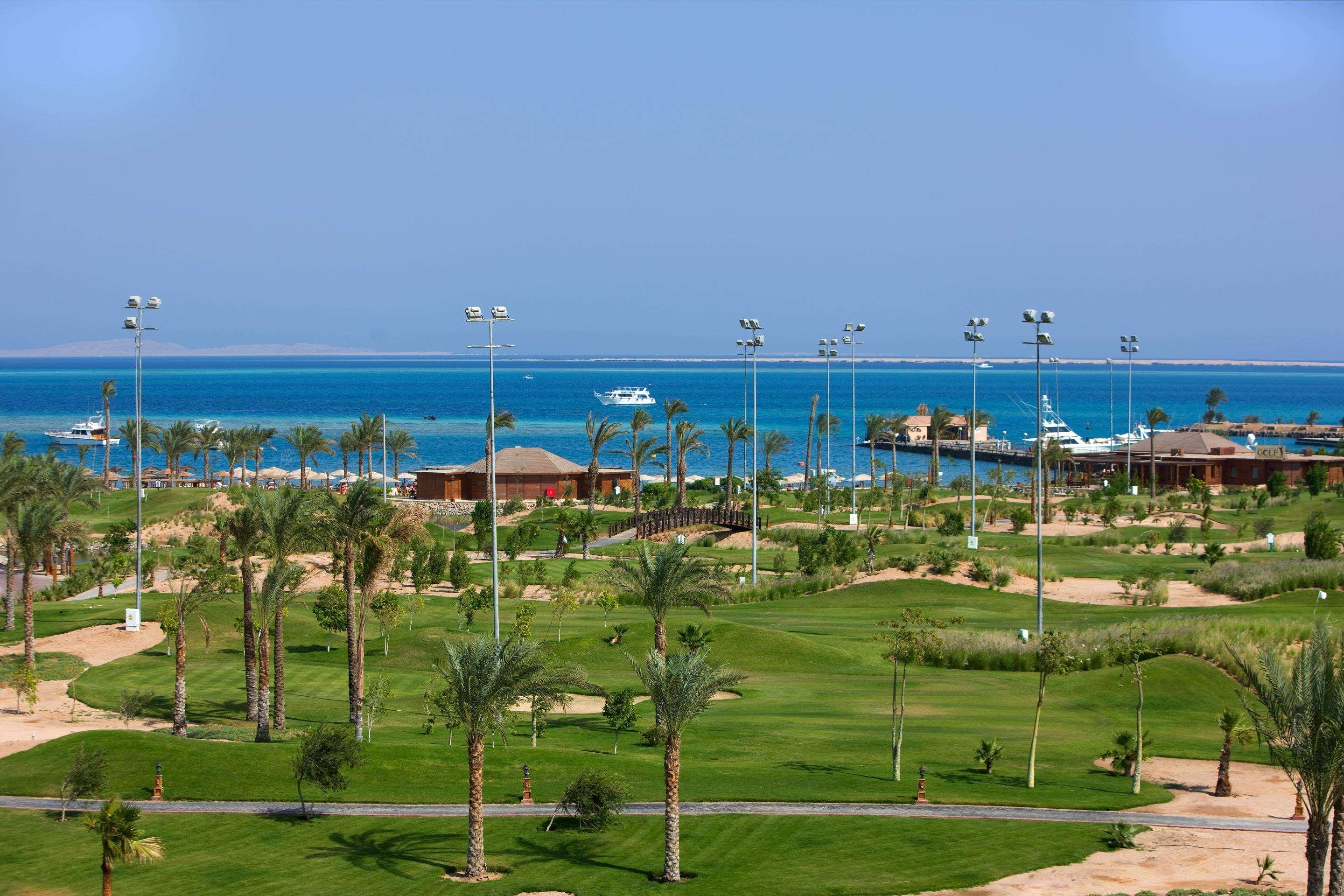 스테이겐버거 알다우 비치 호텔 후르가다 외부 사진 View of the Red Sea from the resort