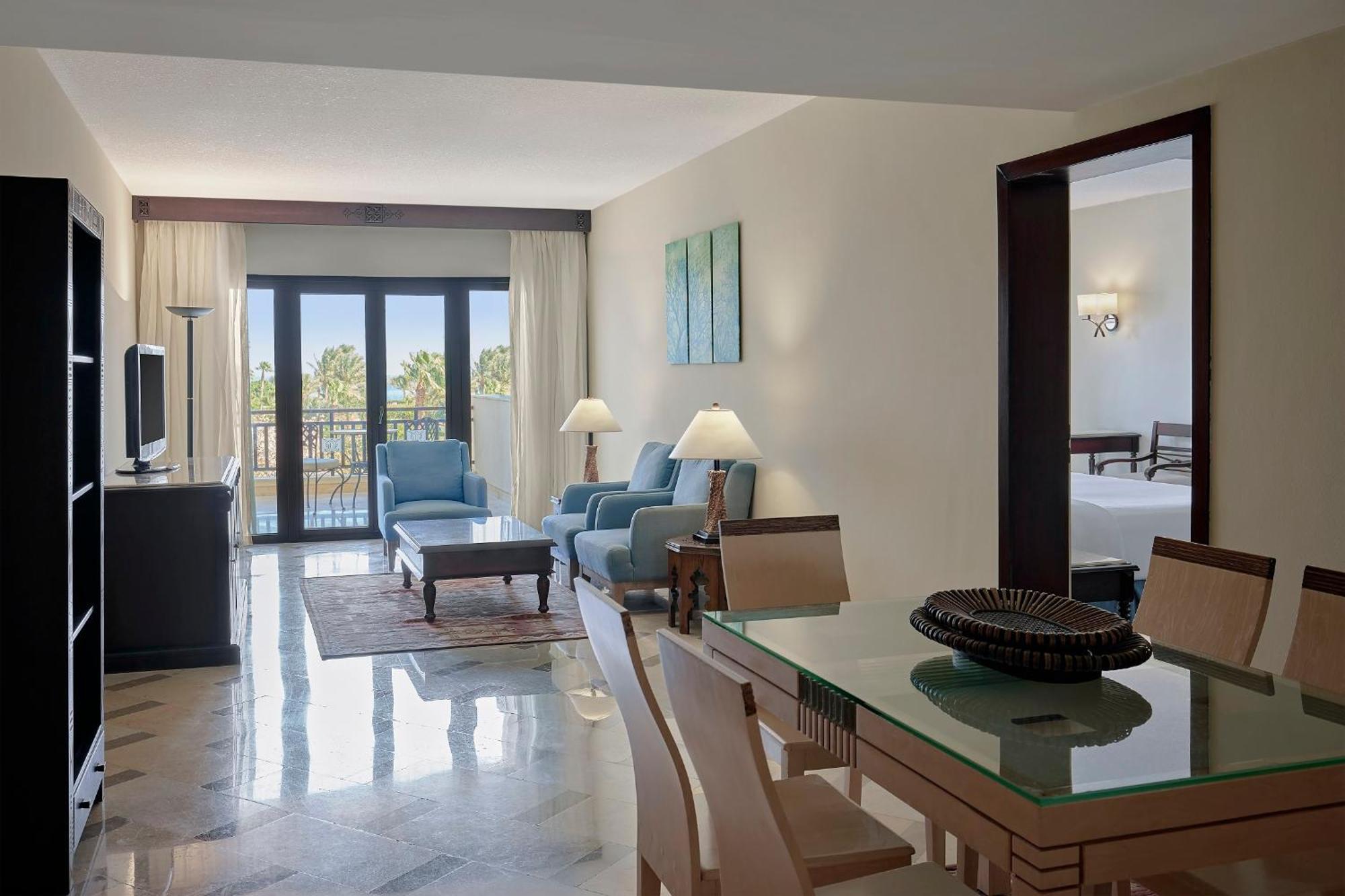 스테이겐버거 알다우 비치 호텔 후르가다 외부 사진 A suite at the Hilton Sharm El Sheikh