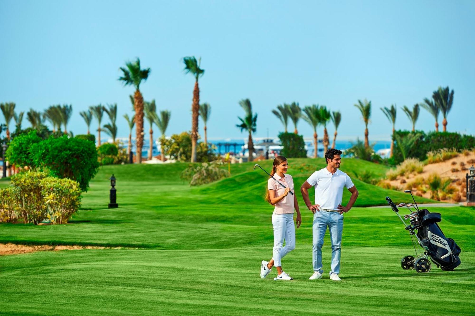 스테이겐버거 알다우 비치 호텔 후르가다 외부 사진 Golf course at Hilton Sharm El Sheikh Resort