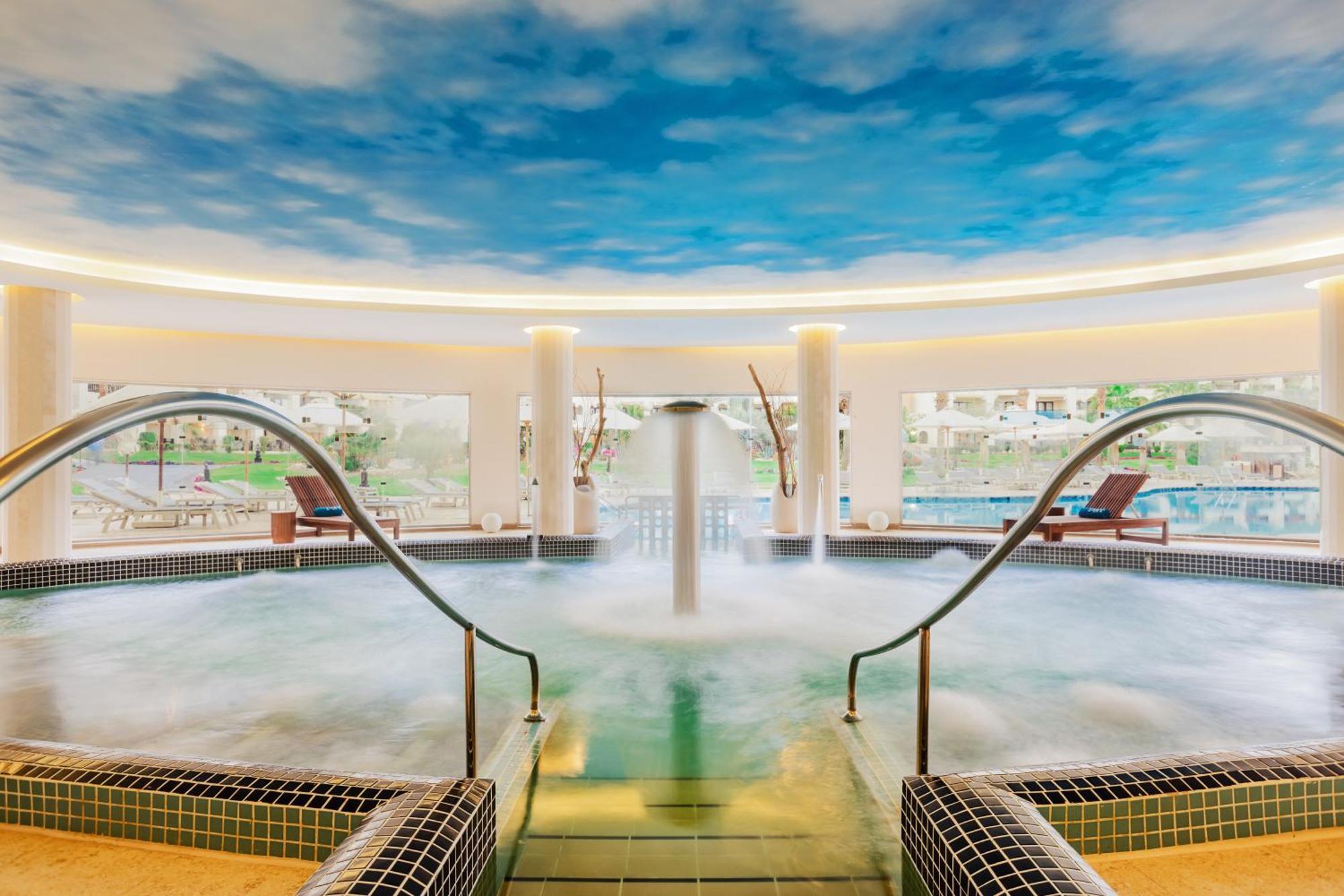 스테이겐버거 알다우 비치 호텔 후르가다 외부 사진 The spa at The Westin Maldives